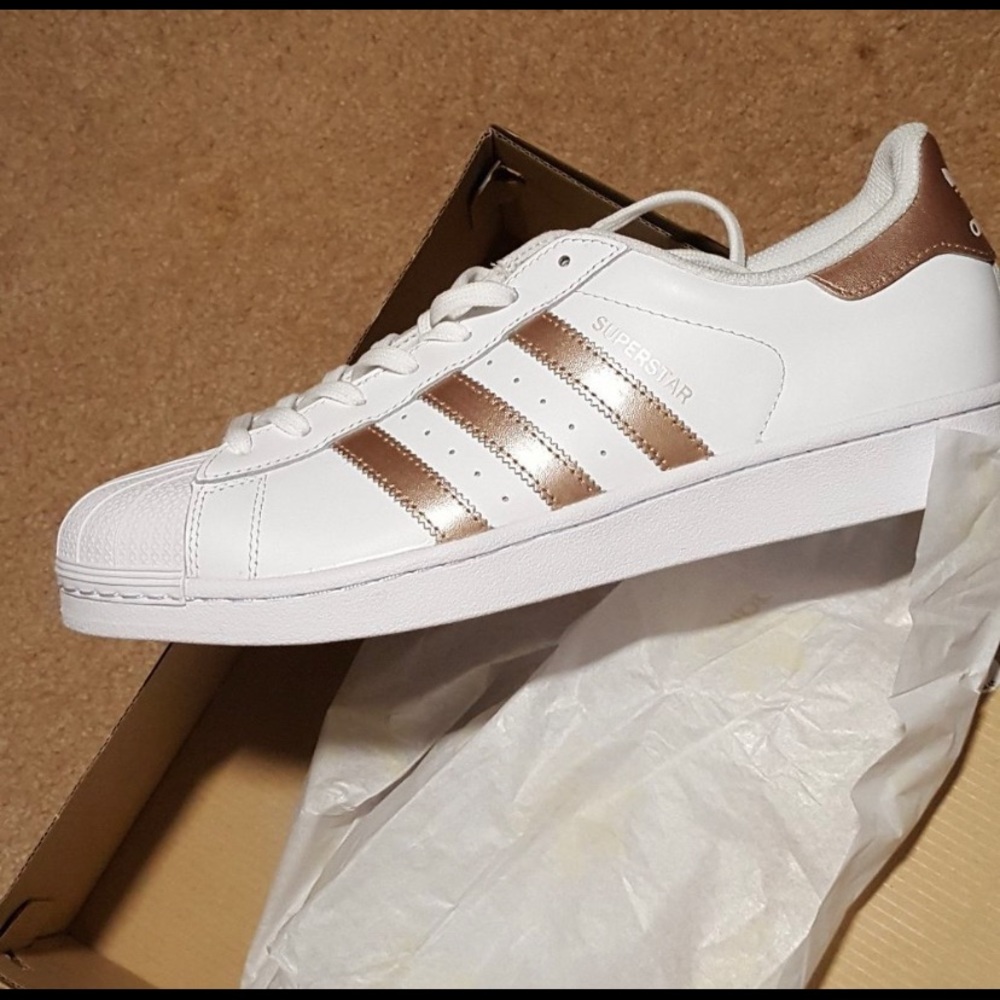 Adidas Originals •SUPERSTAR• WOMEN'S size 10 new